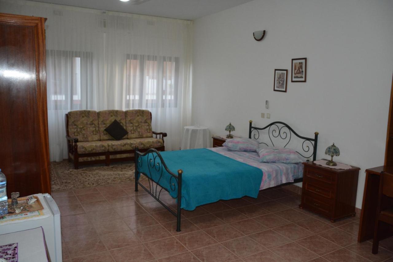 Residencial Chez Flor Lägenhet Porto Novo Exteriör bild